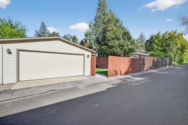 136 Loma Alta Avenue, Los Gatos CA: https://media.crmls.org/mediaz/216fa220-0ac0-4351-bcd6-9028c206d919.jpg