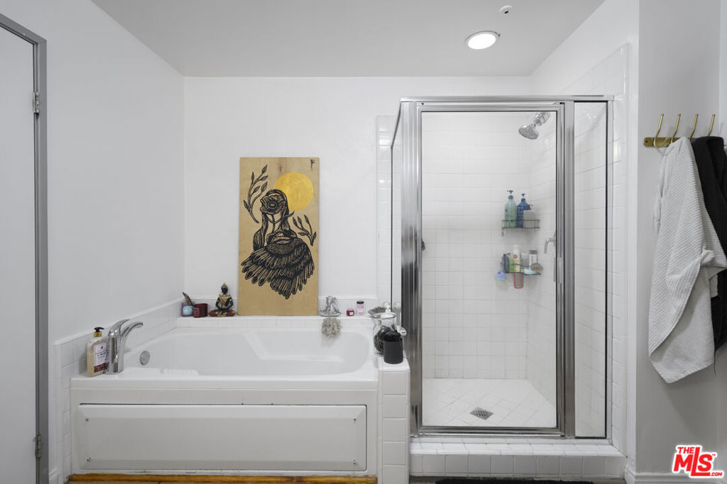 https://media.crmls.org/mediaz/216fd310-0b99-461f-a339-6c6032a2225d.jpg?preset=X-Large