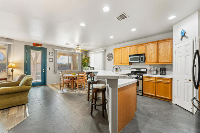 29613 Calle Tampico, Cathedral City CA: https://media.crmls.org/mediaz/21704ca6-19a2-46b3-9315-99bdcc210024.jpg
