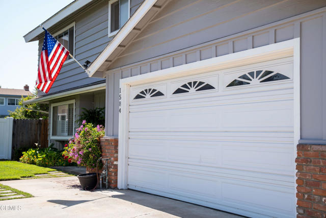 1584 Prima Ct, Camarillo CA: https://media.crmls.org/mediaz/2170830e-d9df-4312-b4da-cc439e27c15e.jpg