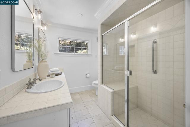 3475 Springhill Rd, Lafayette CA: https://media.crmls.org/mediaz/2170853f-6d21-4bb5-98c5-6dc7ad11297e.jpg