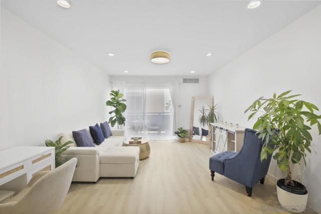 1621 Hotel Cir S, San Diego CA: https://media.crmls.org/mediaz/2170a49c-2c51-4539-8a7e-ba766411c112.jpg