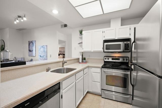 1648 Parkview Green Circle, San Jose CA: https://media.crmls.org/mediaz/2170c5b3-9123-499c-b5c2-d70d4deb0456.jpg