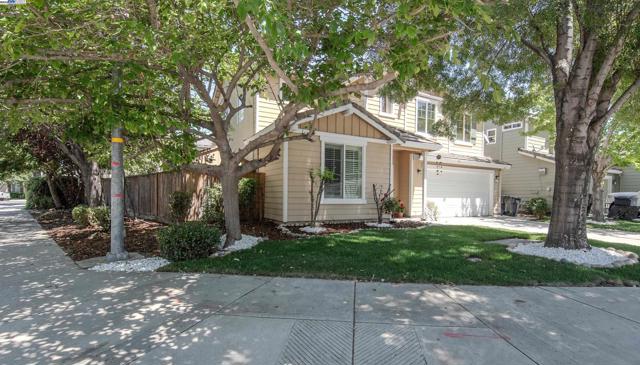 555 Centre Court Dr, Tracy CA: https://media.crmls.org/mediaz/2170dbb5-1376-4199-a957-f88a1625c290.jpg
