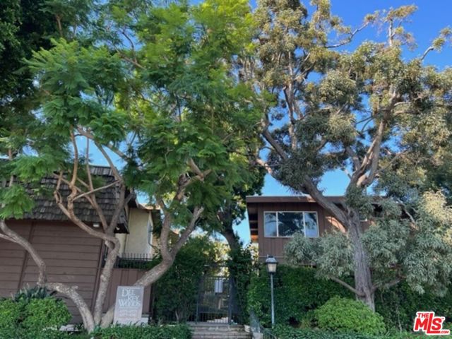4575 Inglewood Boulevard, Culver City CA: https://media.crmls.org/mediaz/2171201a-3e1c-42b5-ac08-5926bb2550bb.jpg