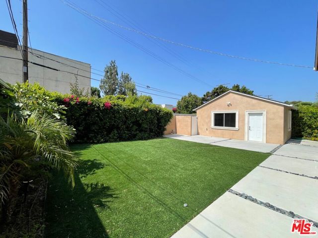 13964 La Maida Street, Sherman Oaks CA: https://media.crmls.org/mediaz/21713ef2-3fb6-494d-bd53-5af94b2b519e.jpg