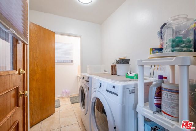 10725 S 8th Avenue, Inglewood CA: https://media.crmls.org/mediaz/21722fef-e54f-4ae2-8c5a-cab37ff393c9.jpg