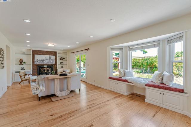 483 Becado Place, Fremont CA: https://media.crmls.org/mediaz/2172acca-d703-469a-bd16-c8115ac16fb5.jpg