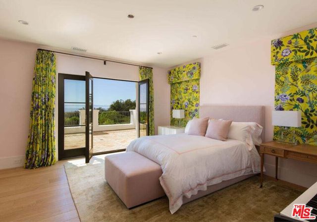 1475 E Mountain Drive, Santa Barbara CA: https://media.crmls.org/mediaz/2172de06-1211-489b-9c26-b6a8a6034786.jpg