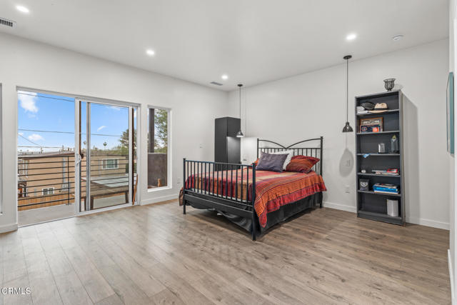 1818 New York Drive, Altadena CA: https://media.crmls.org/mediaz/21734a1a-d1a4-4217-9408-c024fcb68e4d.jpg