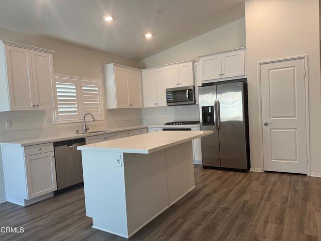 4251 Avenue J-3, Lancaster CA: https://media.crmls.org/mediaz/21735fc1-0c8f-4dc8-9574-aee674a84113.jpg