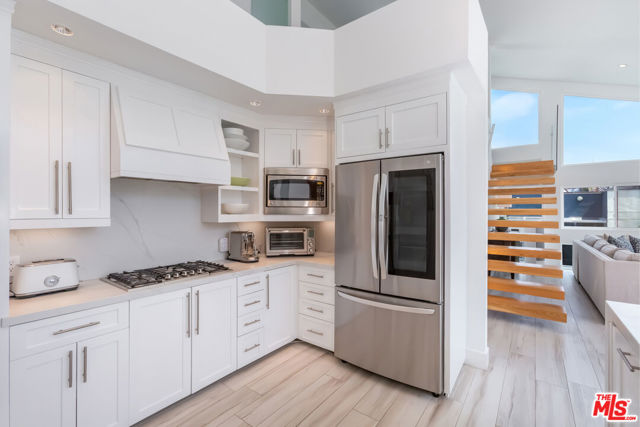18 Union Jack Street, Marina del Rey CA: https://media.crmls.org/mediaz/2173603c-ee86-42ad-8ab5-78e76fe9ec38.jpg