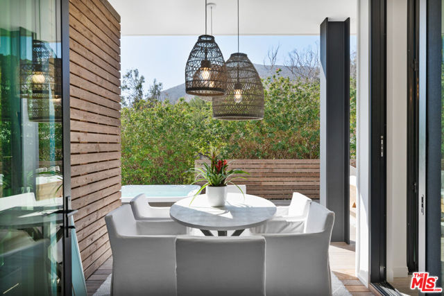 31866 Seafield Drive, Malibu CA: https://media.crmls.org/mediaz/217363b9-85dd-4c92-9f1c-c1c8e7c48d66.jpg