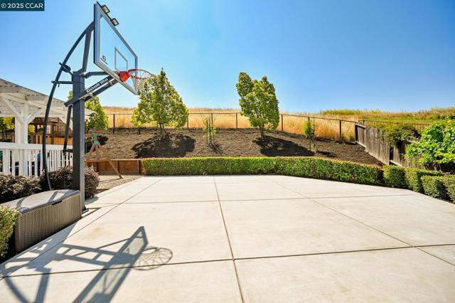 87 Molokai Ct, San Ramon CA: https://media.crmls.org/mediaz/217363c8-8bea-4286-96ca-13568d0b5336.jpg