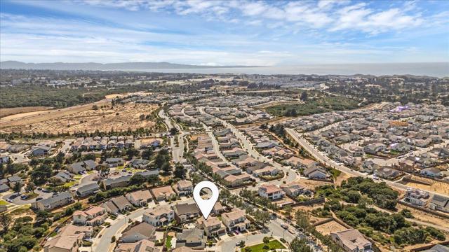 586 Braden Way, Marina CA: https://media.crmls.org/mediaz/2173950d-5b06-459f-8e3b-cc8c61d81f02.jpg