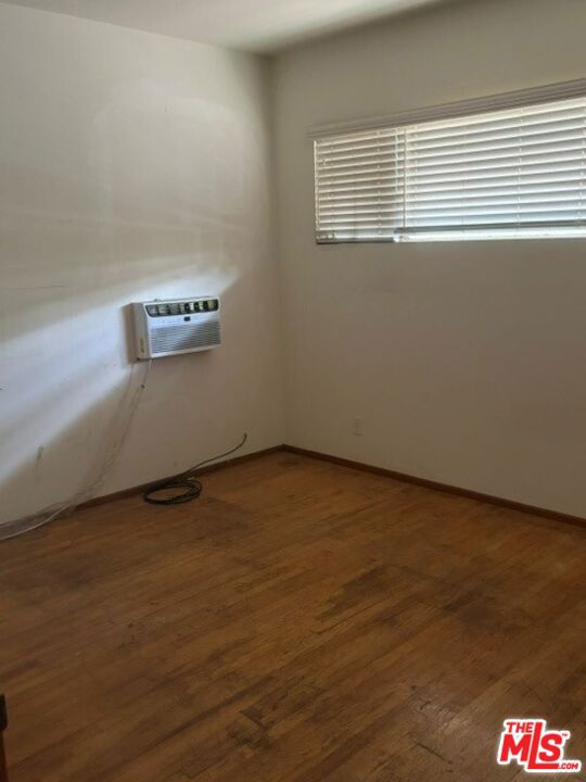 1630 Amherst Avenue photo 9