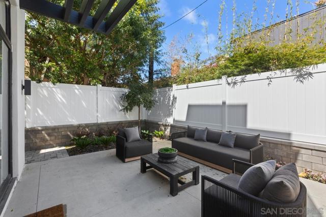 Image 31 of 43 For 744 Bonair St