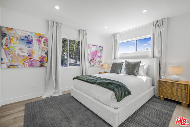18202 Rancho Street, Tarzana CA: https://media.crmls.org/mediaz/2174281c-0de2-4086-af3c-f4faf4bf7592.jpg