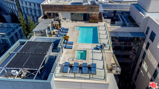 1755 Ocean Avenue, Santa Monica CA: https://media.crmls.org/mediaz/2174442a-cbc2-4efd-9616-8aa9609eba6f.jpg