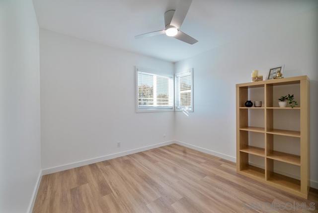 11289 Silver Buckle Way, San Diego CA: https://media.crmls.org/mediaz/21747621-4353-4b2f-8b06-bafd158178bf.jpg
