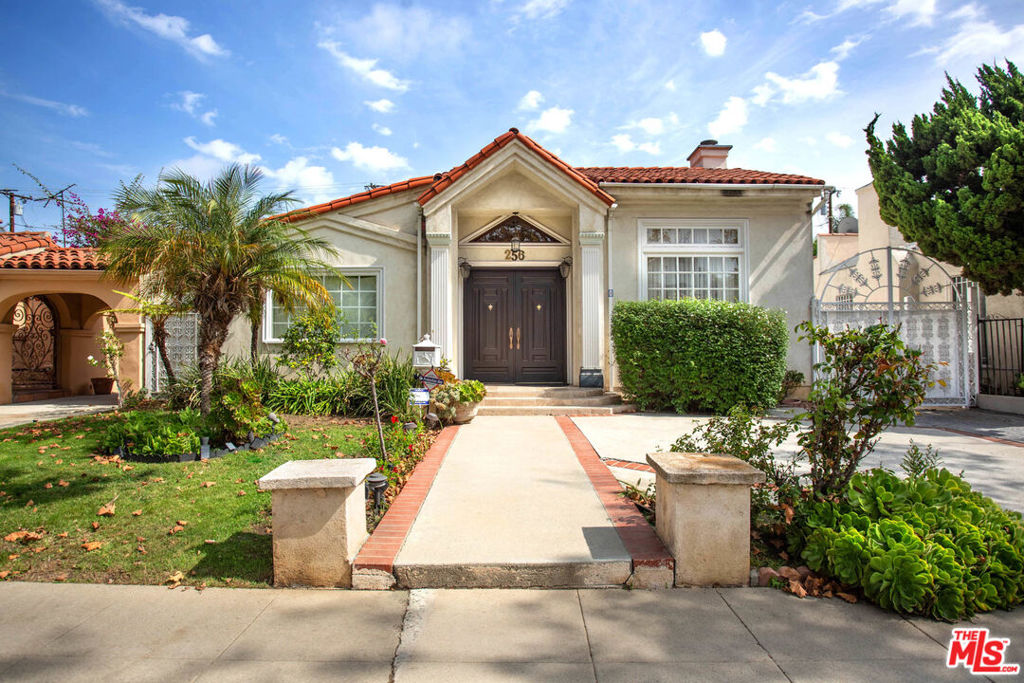 256 S Canon Drive, Beverly Hills, CA 90212