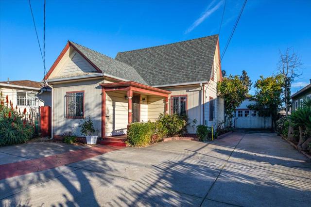 3014 Coolidge Avenue, Oakland CA: https://media.crmls.org/mediaz/2174b22b-7477-42bf-8bc3-e357634cf681.jpg