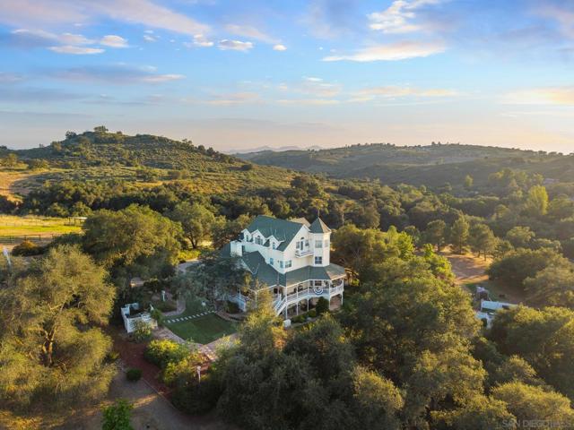 24665 Rancho Santa Teresa Dr, Ramona CA: https://media.crmls.org/mediaz/2174f694-0d35-4155-8621-727dd759ffa9.jpg