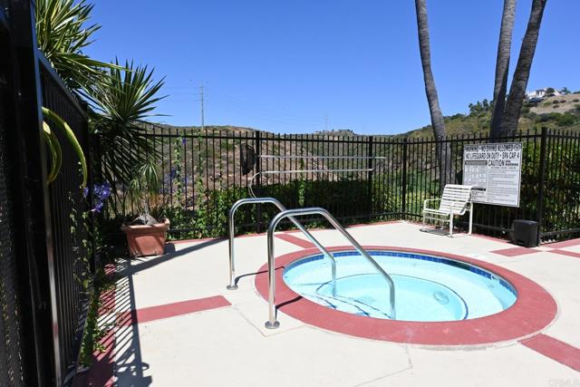 3160 Arroyo Vista, Carlsbad CA: https://media.crmls.org/mediaz/21757f77-fb11-42a1-97d8-41ea538ff4d1.jpg