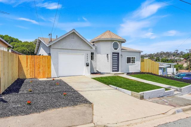 Detail Gallery Image 5 of 30 For 5885 Lynn St, San Diego,  CA 92105 - 3 Beds | 2 Baths