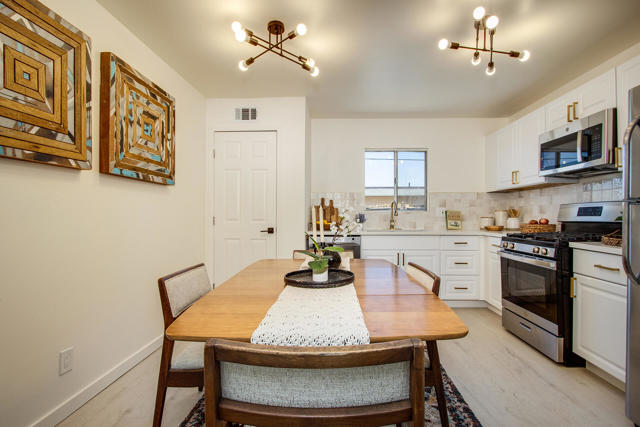 7382 Olympic Road, Joshua Tree CA: https://media.crmls.org/mediaz/2177f858-f8f8-426e-9c3f-1531d1abc349.jpg