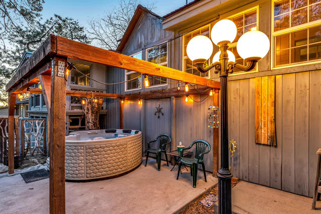 25585 Alderwood St Street, Idyllwild CA: https://media.crmls.org/mediaz/21783619-c195-4a38-9bd3-45cebcdd0483.jpg