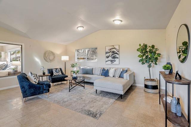 15010 Larga Vista Drive, Los Gatos CA: https://media.crmls.org/mediaz/2178d9bc-53c2-47c3-ae0e-e81f58ee1f56.jpg