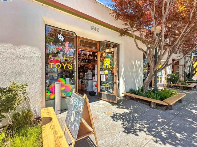 2238 7Th, Berkeley CA: https://media.crmls.org/mediaz/217976f0-09f9-46f2-b617-4df8e15b2ded.jpg
