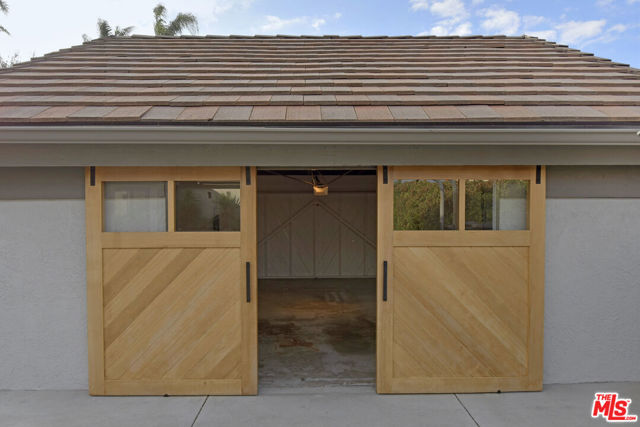 24728 Vantage Point Terrace, Malibu CA: https://media.crmls.org/mediaz/2179ac67-21f7-4b15-b2b9-235308f43f47.jpg