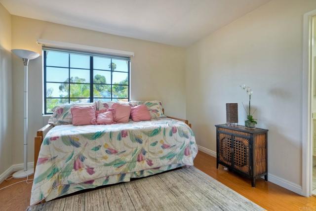 904 Robinwood Drive, Oceanside CA: https://media.crmls.org/mediaz/2179f0b5-1ad6-4d24-8d2b-acc2a3de3217.jpg