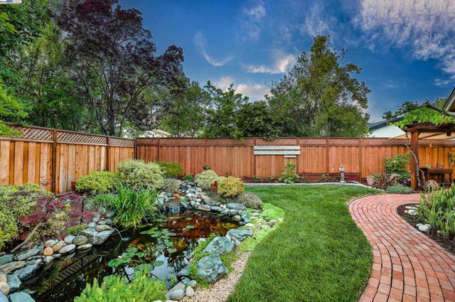 6701 Taffy Ct, Pleasanton CA: https://media.crmls.org/mediaz/2179fd0e-f725-46f4-a731-5643cd44f5e6.jpg