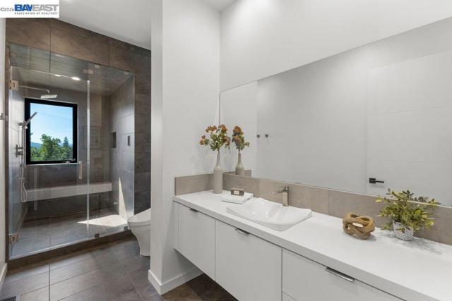 Image 51 of 60 For 2525 Biltmore Dr