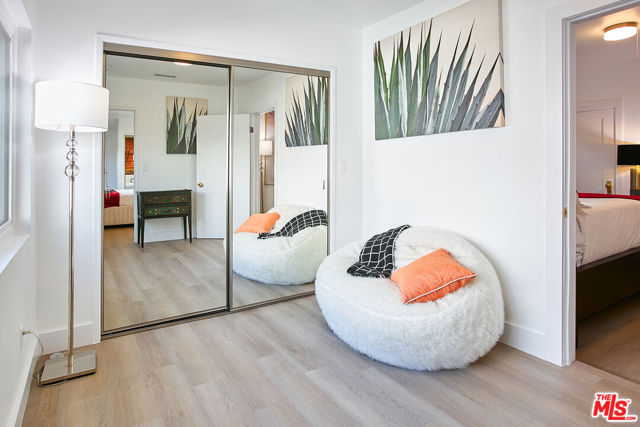 1040 N Crescent Heights Boulevard, Los Angeles CA: https://media.crmls.org/mediaz/217acca7-85a4-492d-ac00-cf5f6dec0a37.jpg