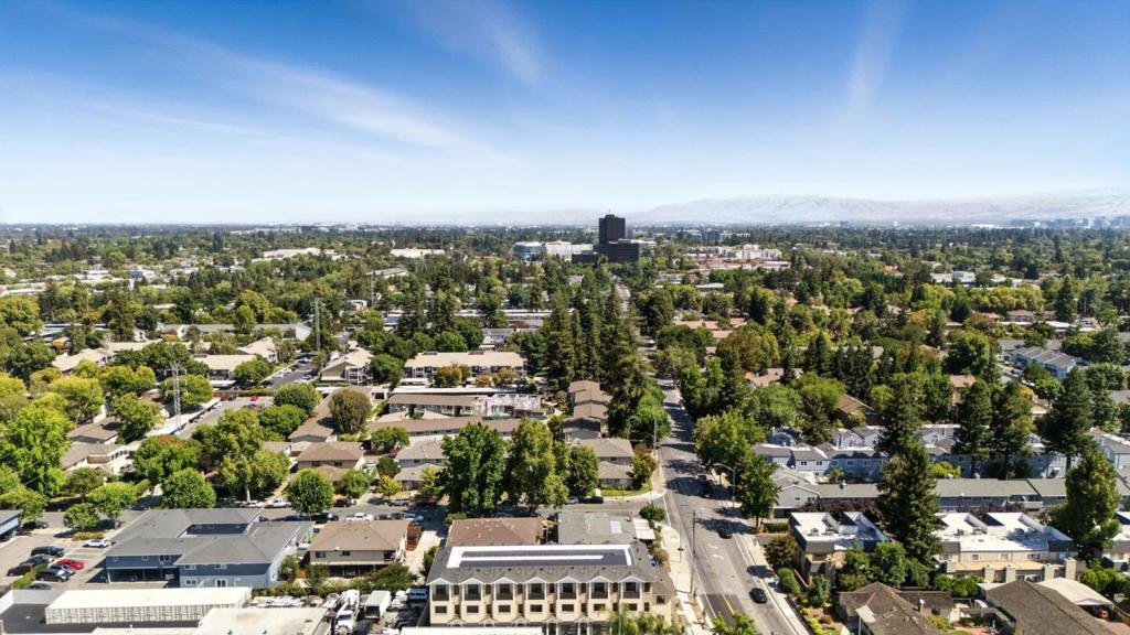 https://media.crmls.org/mediaz/217aee46-66c7-4f5c-bf0b-3f6aa5059bdc.jpg?preset=X-Large
