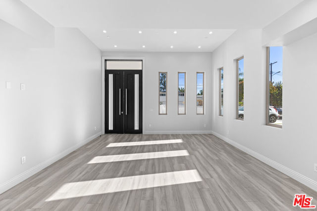 6723 Sunnyslope Avenue, Van Nuys CA: https://media.crmls.org/mediaz/217b6953-d096-4b2c-bd69-6c97de3033e6.jpg