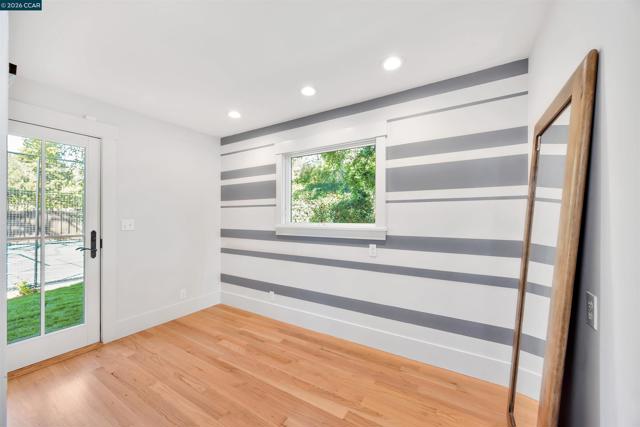 Image 27 of 53 For 942 Raintree Pl