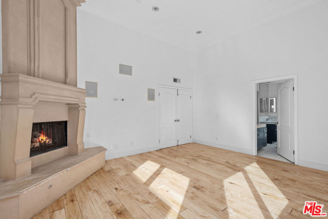 20 Quarterdeck Street, Marina del Rey CA: https://media.crmls.org/mediaz/217ccab8-cec6-448f-829d-6a271d39ced5.jpg