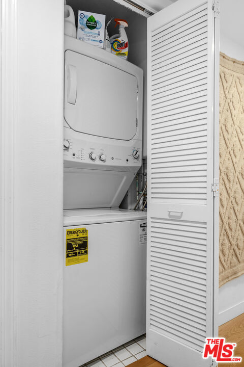 20 Quarterdeck Street, Marina del Rey CA: https://media.crmls.org/mediaz/217d355d-b665-4b7b-9bfb-b0af82186f0f.jpg