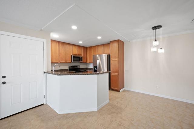 Image 4 of 25 For 78650 Avenue 42  1005