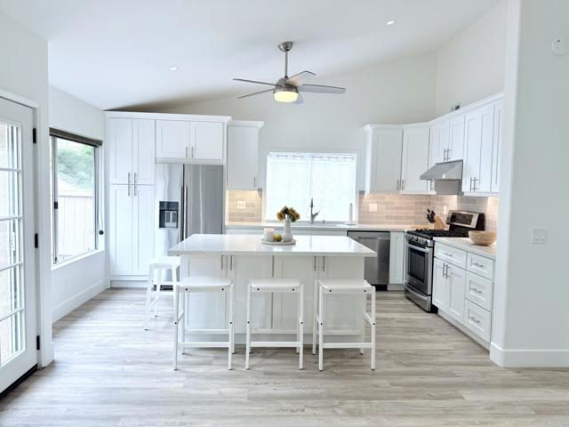1642 Marbella Drive, Vista CA: https://media.crmls.org/mediaz/217db6ae-068f-450c-ba90-6d6f8b09a12e.jpg