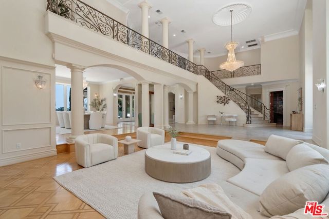 16980 Escalon Drive, Encino CA: https://media.crmls.org/mediaz/217de79f-509d-465f-ac5c-d510f3d70e34.jpg