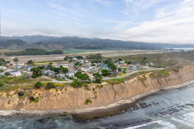 20 Madrone Avenue, Moss Beach CA: https://media.crmls.org/mediaz/217e2806-7fae-4bba-89c8-ed65b4f6afdb.jpg