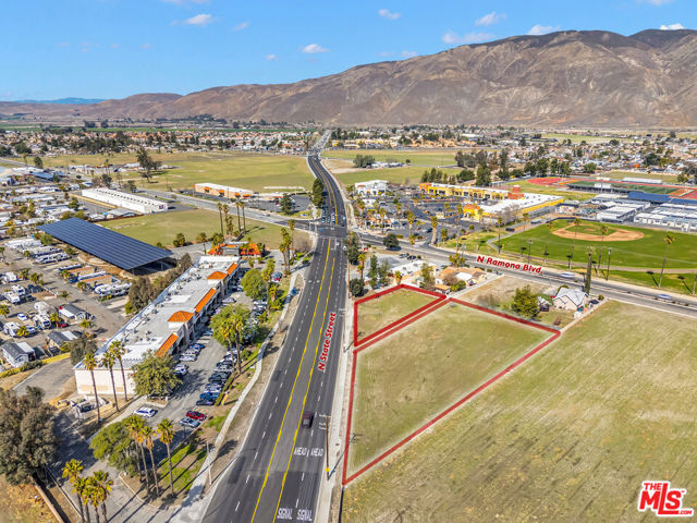 345 N State Street, San Jacinto CA: https://media.crmls.org/mediaz/217e2da0-0342-42a2-b6da-1517d031bb8f.jpg