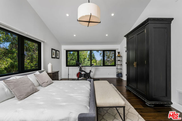 24884 Jim Bridger Road, Hidden Hills CA: https://media.crmls.org/mediaz/217e5336-4200-49ce-bdc3-4e0f2e21462c.jpg