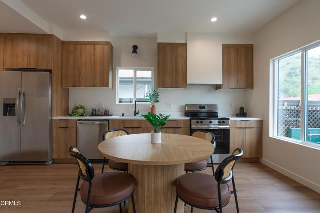 Detail Gallery Image 8 of 21 For 2248 Gatewood St, Los Angeles,  CA 90031 - 2 Beds | 2/1 Baths